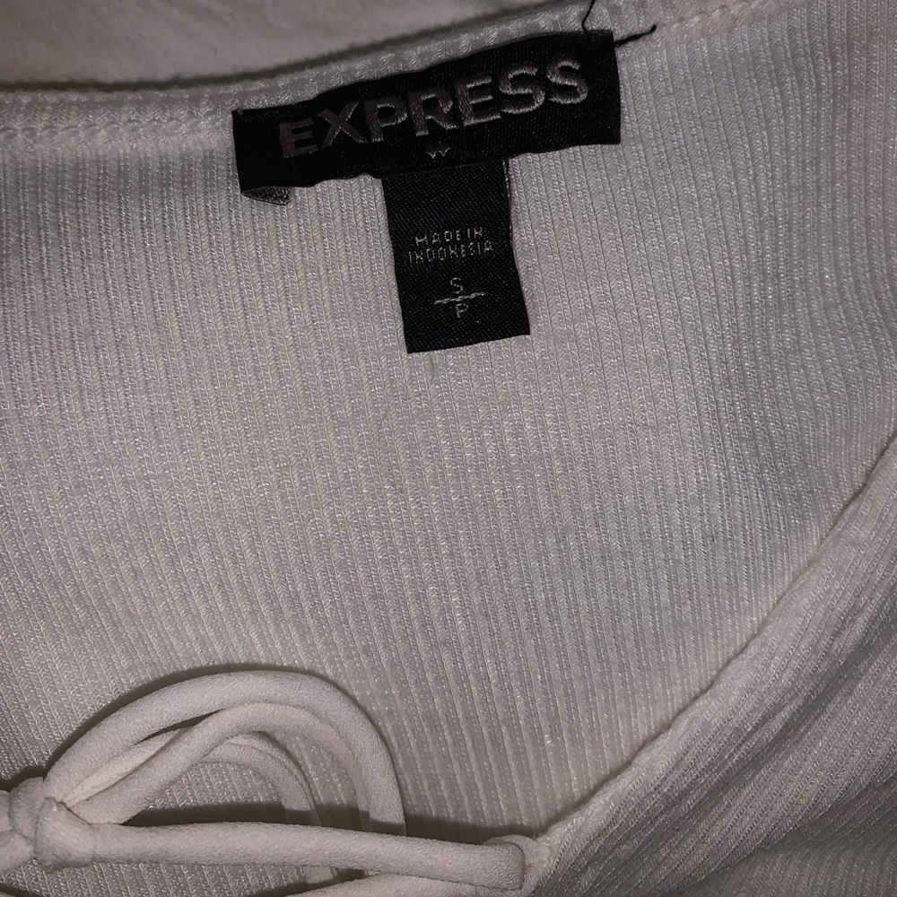 Express Cross Neck T - Picture 4 of 4